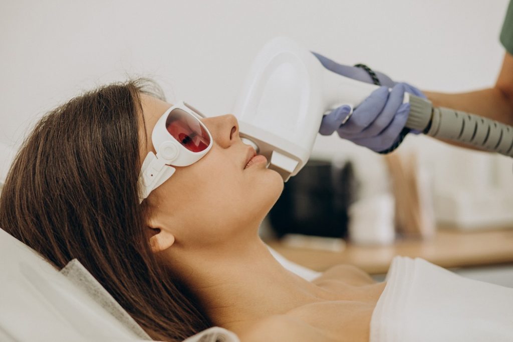 Epilarea cu laser nu este recomandată pentru zona pleopelor